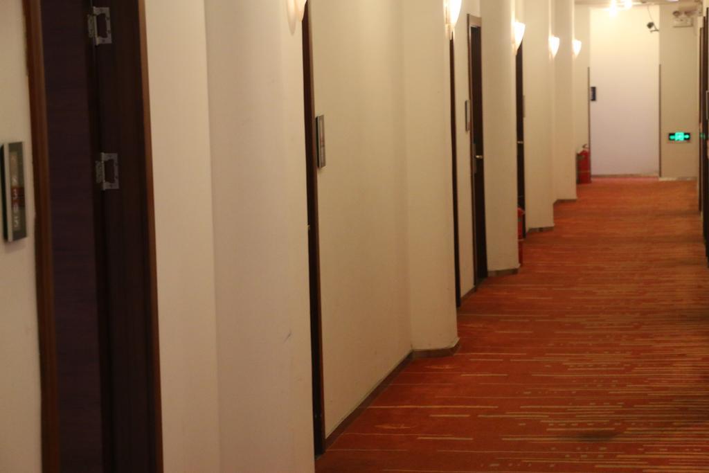 Shanghai Yiting 6+E Hotel - Lujiazui Kültér fotó